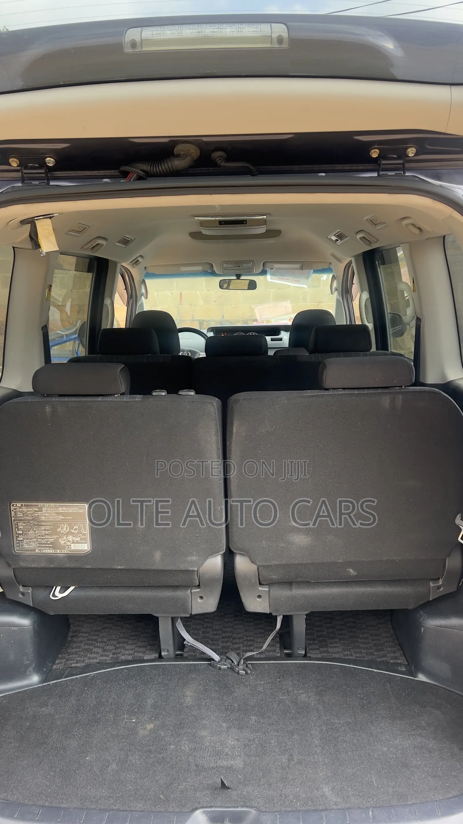 Toyota Voxy V 2WD 8-Seater 2011 Blue