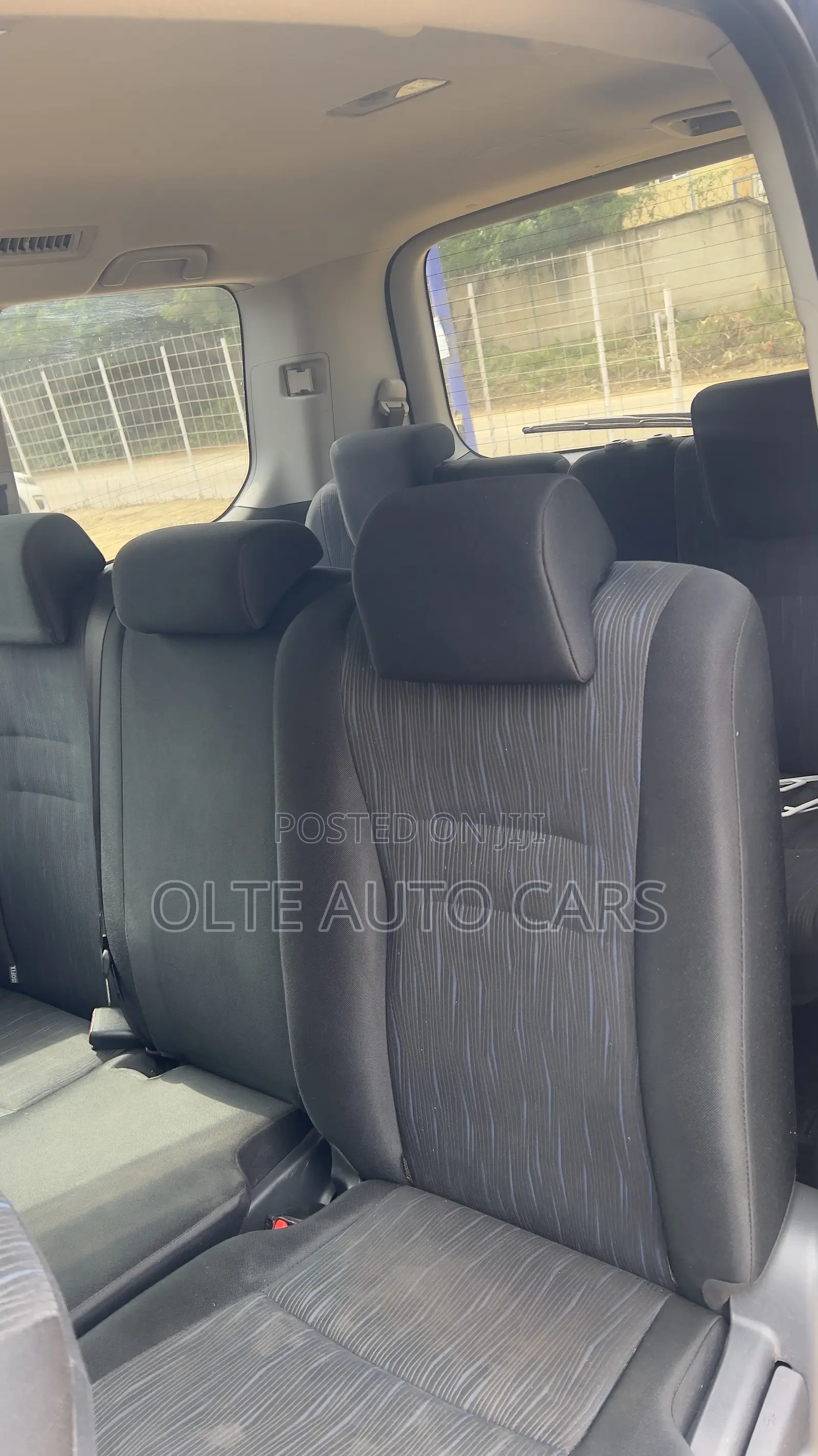 Toyota Voxy V 2WD 8-Seater 2011 Blue