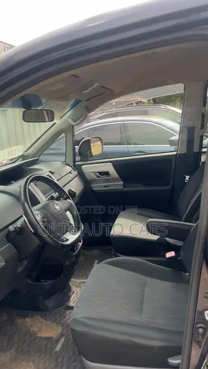 Toyota Voxy V 2WD 8-Seater 2011 Blue