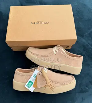 Clarks Originals Wallabee – Premium Suede Casual Sneakers in Colors