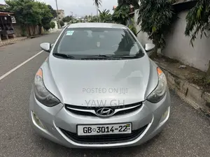 Hyundai Elantra GLS Sedan FWD (1.8L 4cyl 6A) 2013 Silver