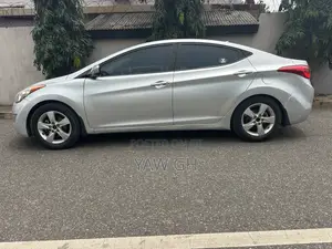 Hyundai Elantra GLS Sedan FWD (1.8L 4cyl 6A) 2013 Silver