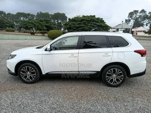 Mitsubishi Outlander SEL FWD 2017 White