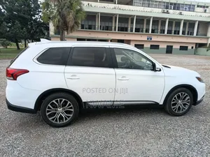 Mitsubishi Outlander SEL FWD 2017 White