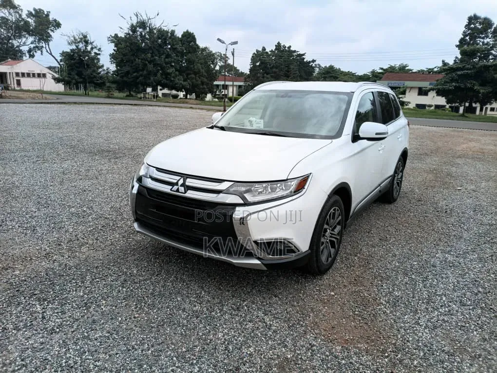 Mitsubishi Outlander SEL FWD 2017 White