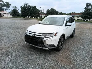 Mitsubishi Outlander SEL FWD 2017 White