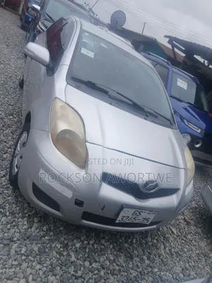 Toyota Vitz 2010 Silver