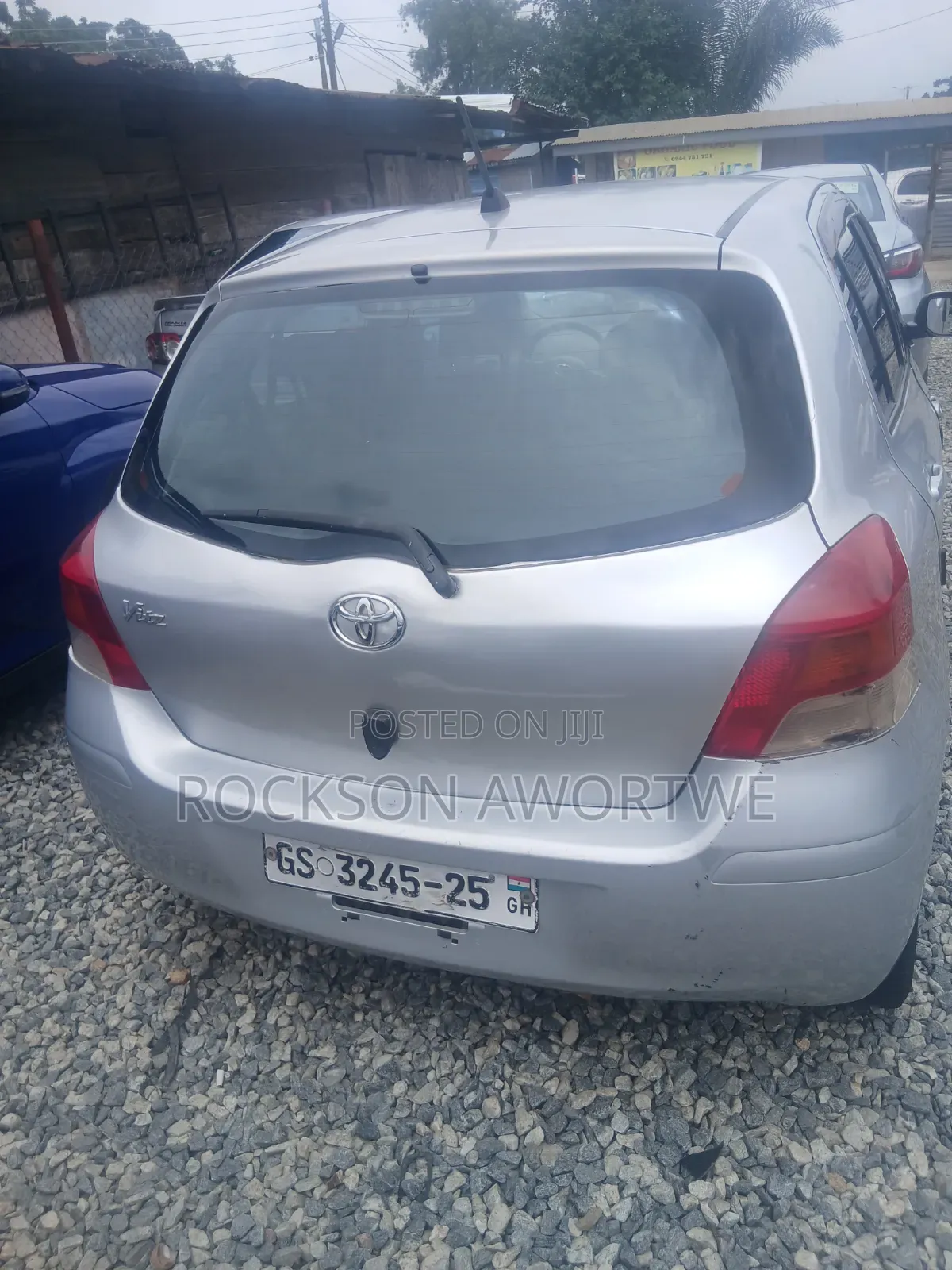 Toyota Vitz 2010 Silver
