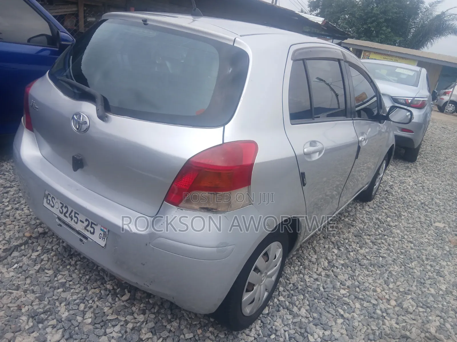 Toyota Vitz 2010 Silver