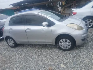 Toyota Vitz 2010 Silver