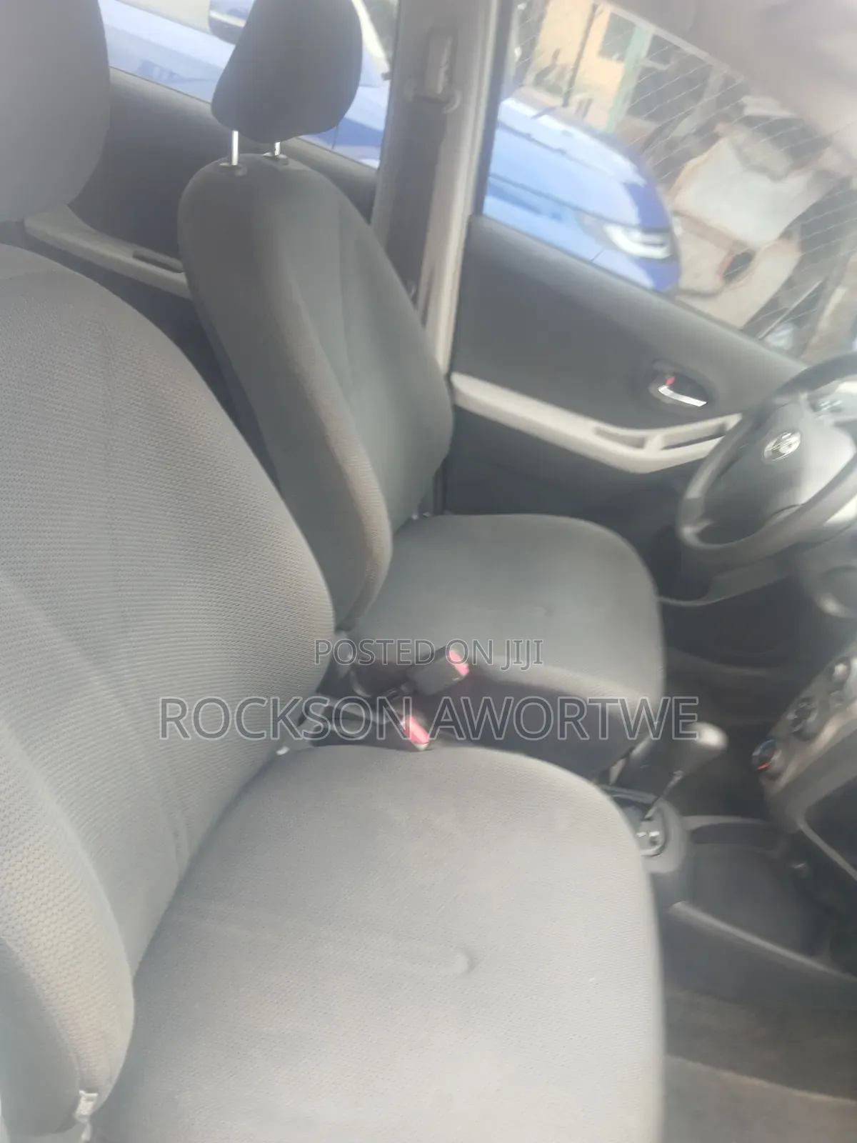 Toyota Vitz 2010 Silver
