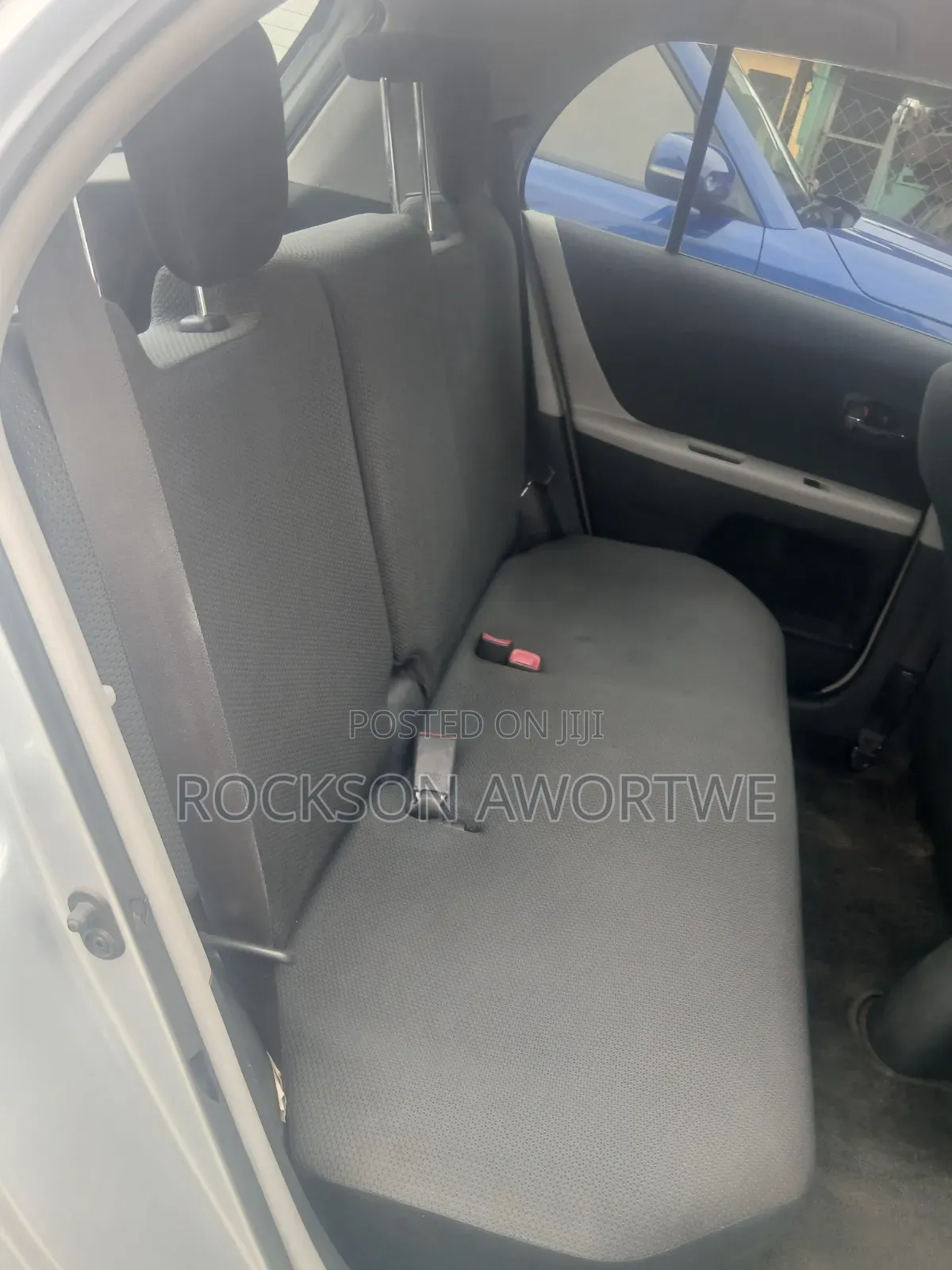 Toyota Vitz 2010 Silver
