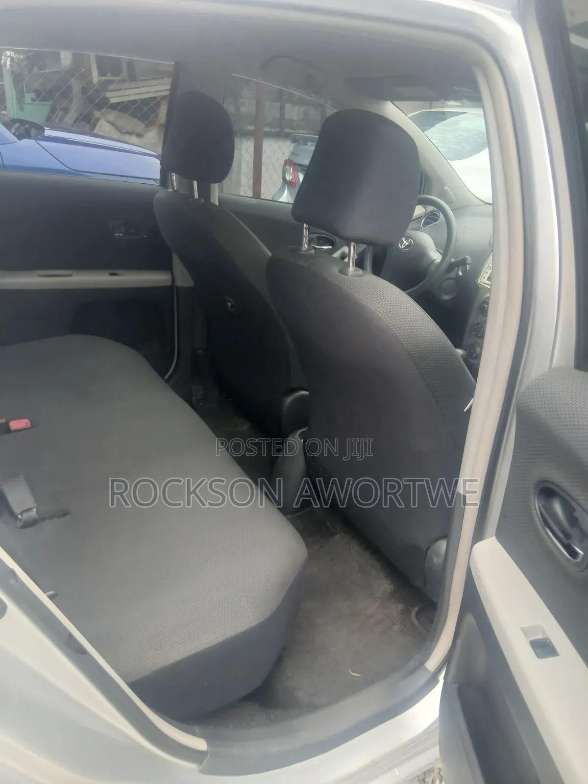 Toyota Vitz 2010 Silver