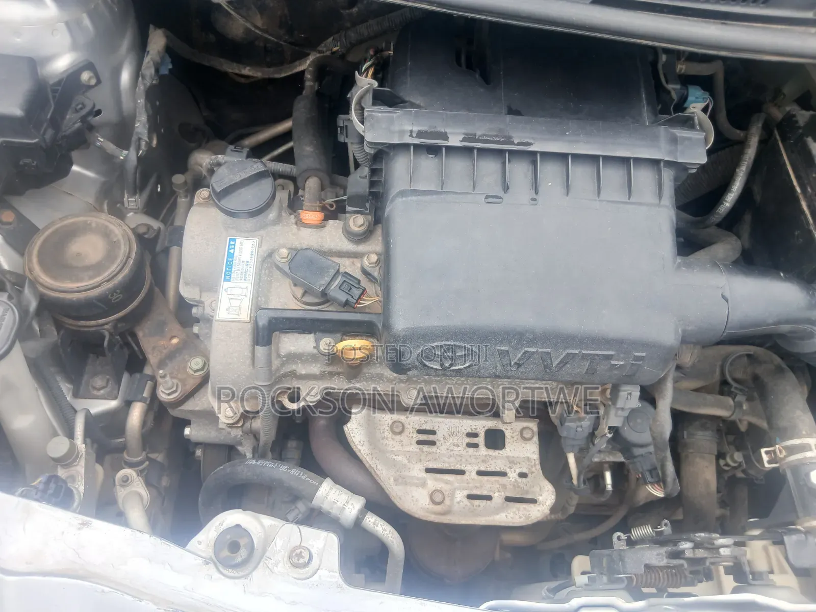 Toyota Vitz 2010 Silver