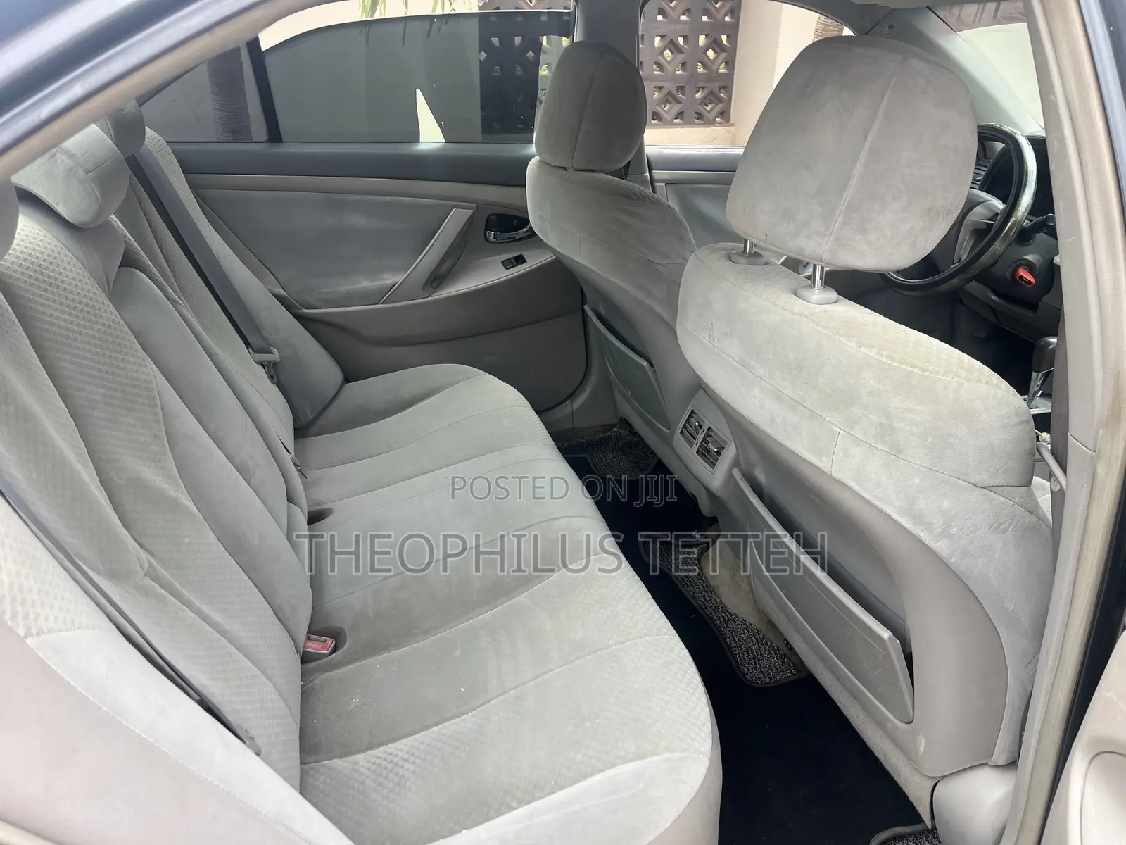 Toyota Camry Base 4dr Sedan (2.5L 4cyl 6M) 2010 Gray