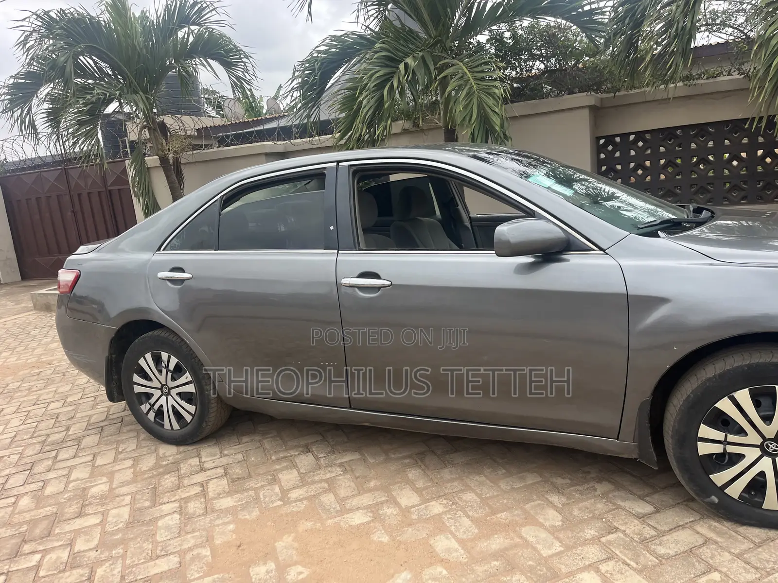 Toyota Camry Base 4dr Sedan (2.5L 4cyl 6M) 2010 Gray