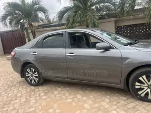 Toyota Camry Base 4dr Sedan (2.5L 4cyl 6M) 2010 Gray