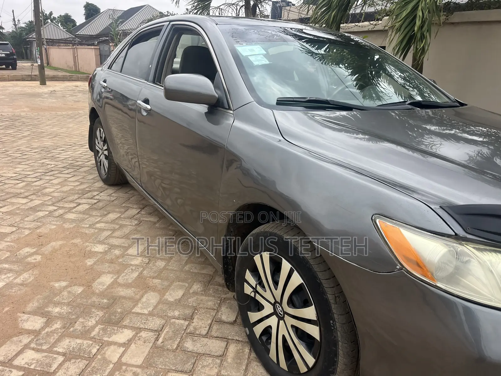Toyota Camry Base 4dr Sedan (2.5L 4cyl 6M) 2010 Gray