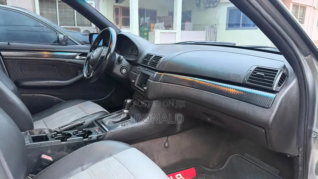 BMW 3 Series 320i RWD 2008 Gray