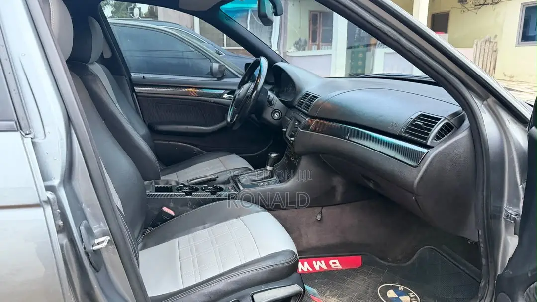 BMW 3 Series 320i RWD 2008 Gray
