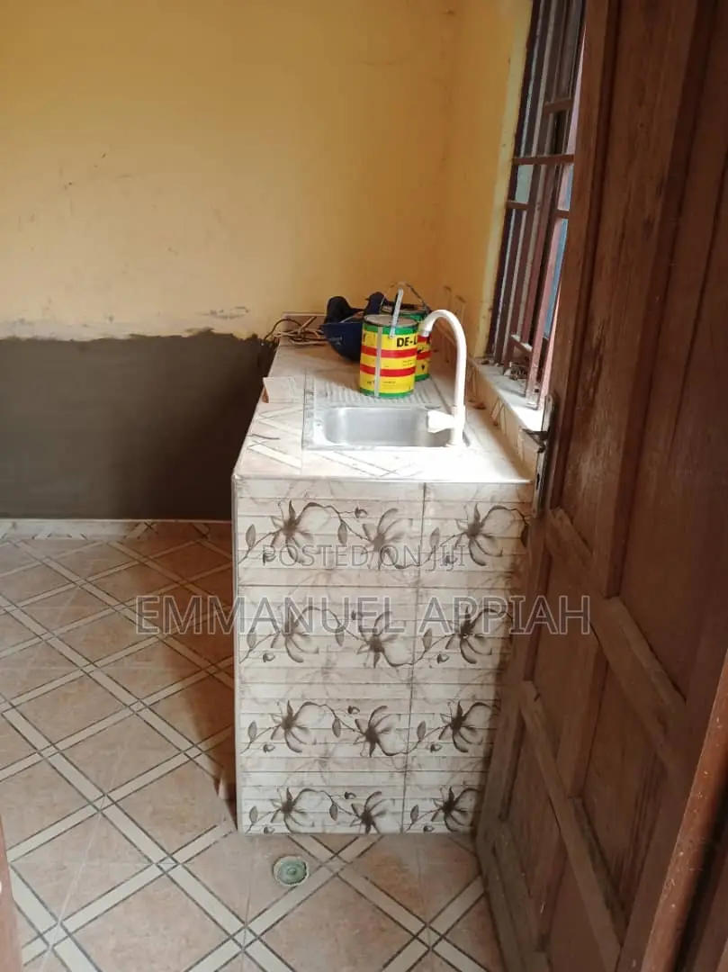 1bdrm Room & Parlour in Ablekuma  Olebu for rent