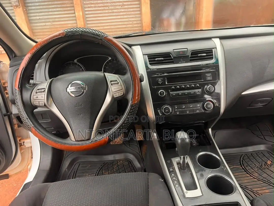 Nissan Altima 2.5 S 4dr Sedan (2.5L 4cyl CVT) 2015 White