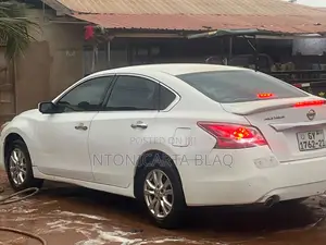Nissan Altima 2.5 S 4dr Sedan (2.5L 4cyl CVT) 2015 White