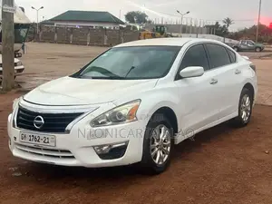 Nissan Altima 2.5 S 4dr Sedan (2.5L 4cyl CVT) 2015 White