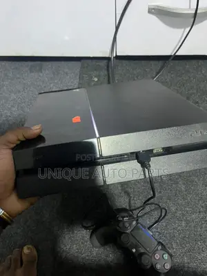 Sony Ps4 Standard With One Controller