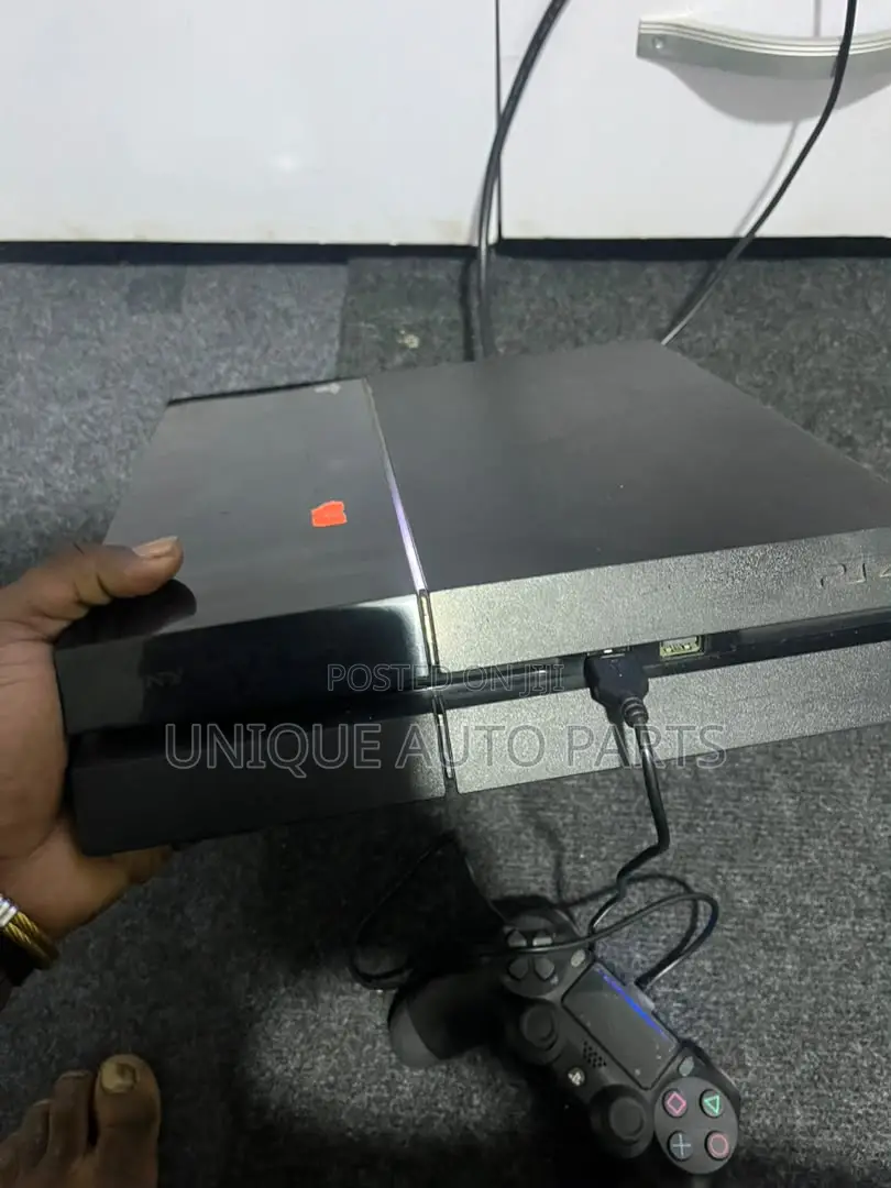 Sony Ps4 Standard With One Controller