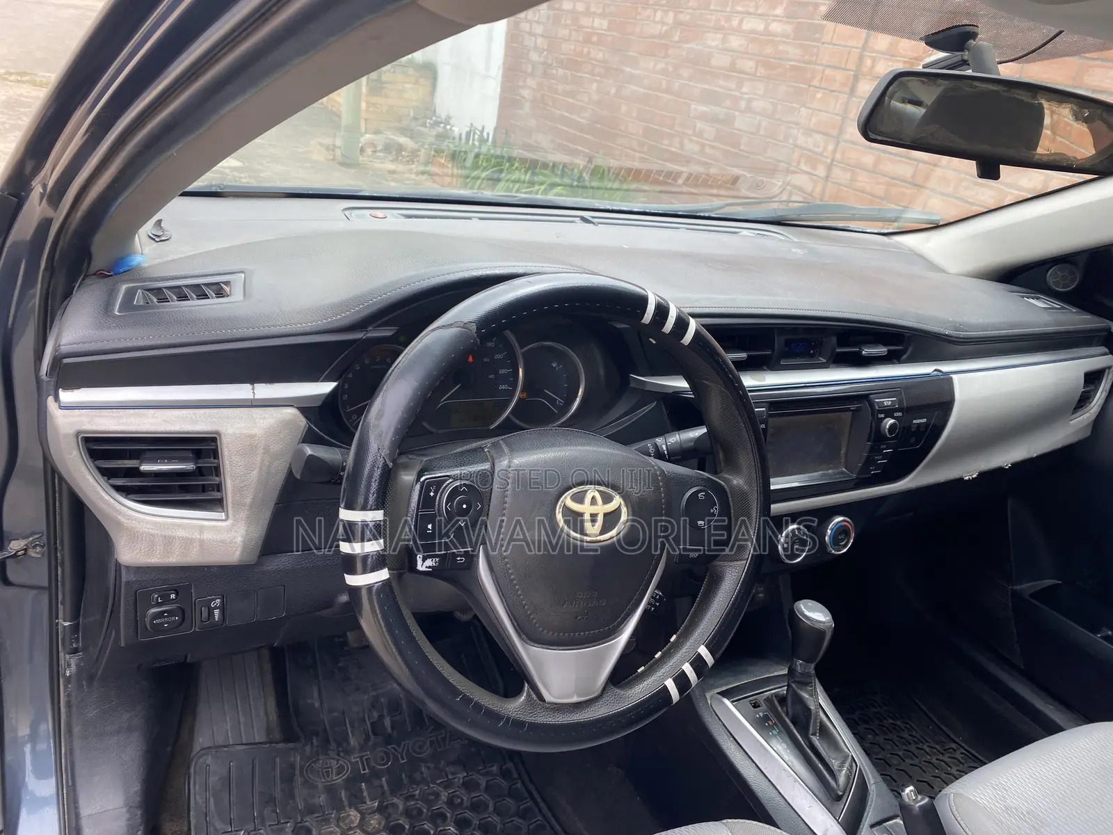 Toyota Corolla LE 4dr Sedan (1.8L 4cyl CVT) 2015 Gray