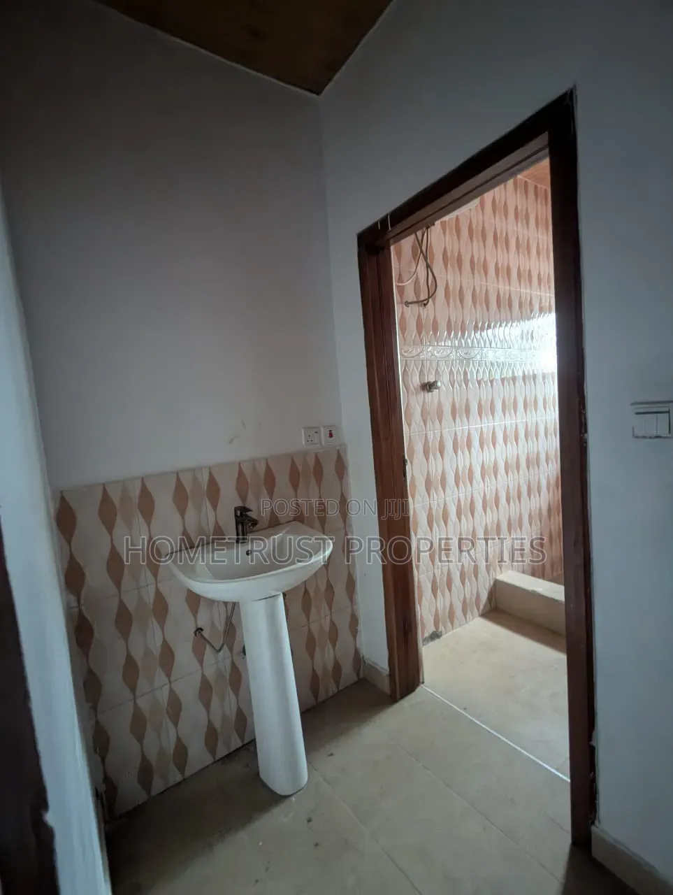 3bdrm Apartment in Pokuase Amanfrom for rent