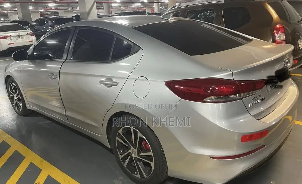 Hyundai Elantra 2017 Silver