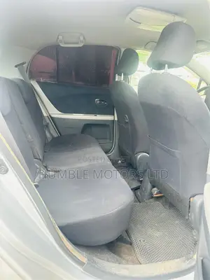 Toyota Vitz 2007 Silver