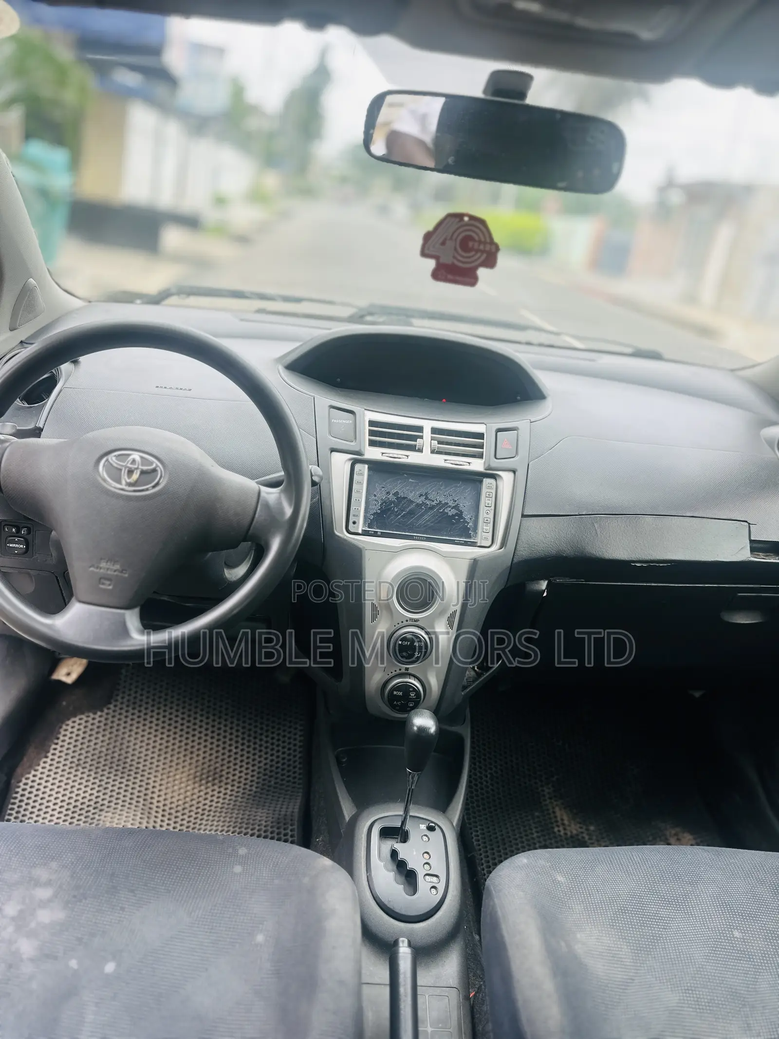Toyota Vitz 2007 Silver