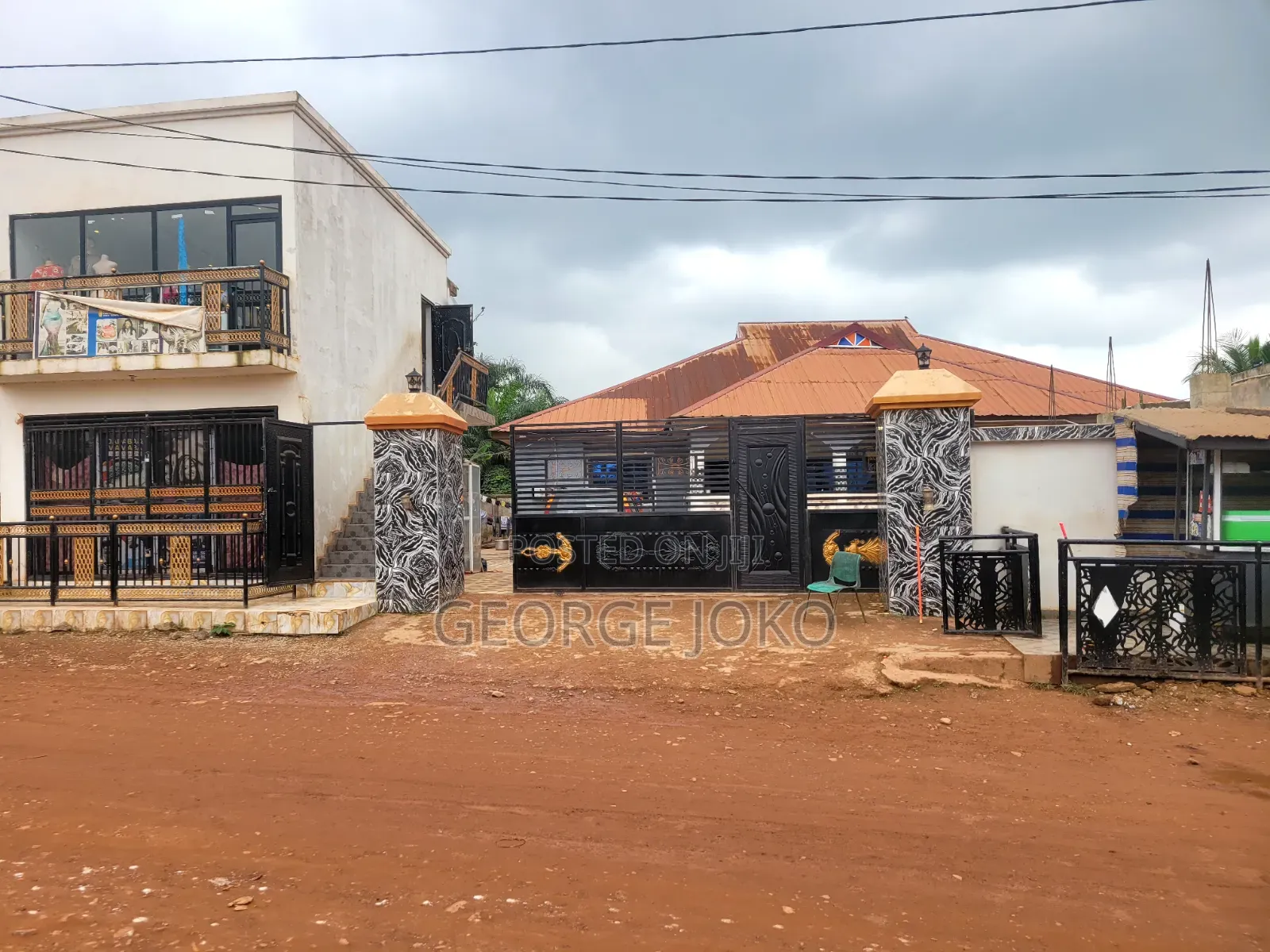 5 Bedrooms Flat, Restaurant, 2 Storey Building (Stores)