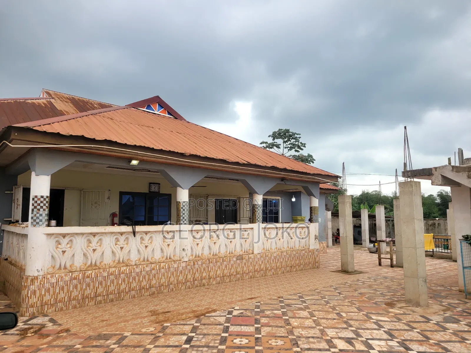 5 Bedrooms Flat, Restaurant, 2 Storey Building (Stores)