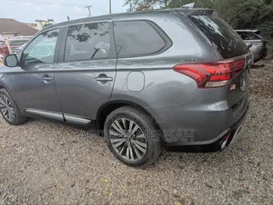 Mitsubishi Outlander 2019 Gray