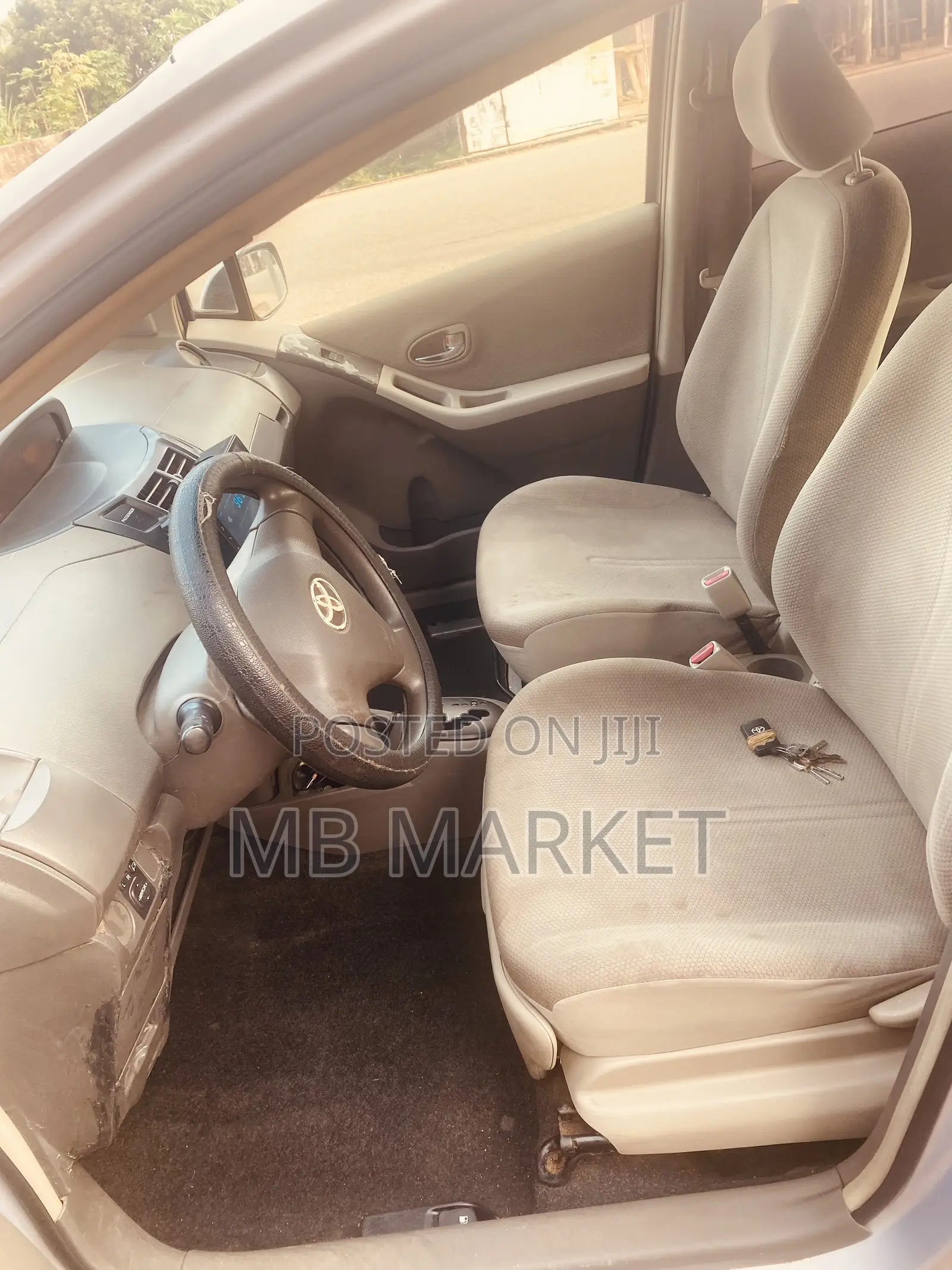 Toyota Vitz 2013 Silver