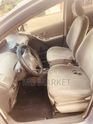 Toyota Vitz 2013 Silver