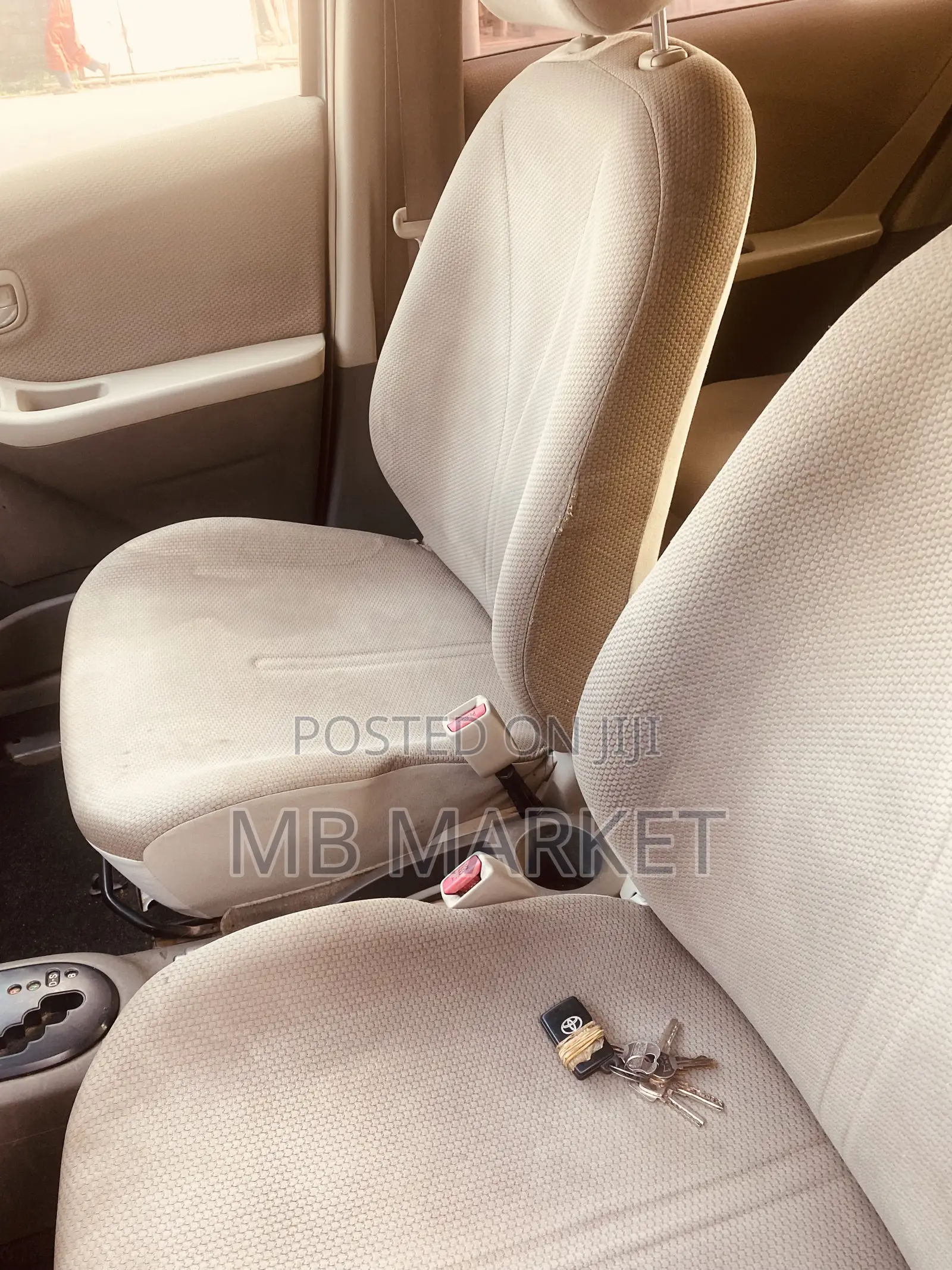 Toyota Vitz 2013 Silver