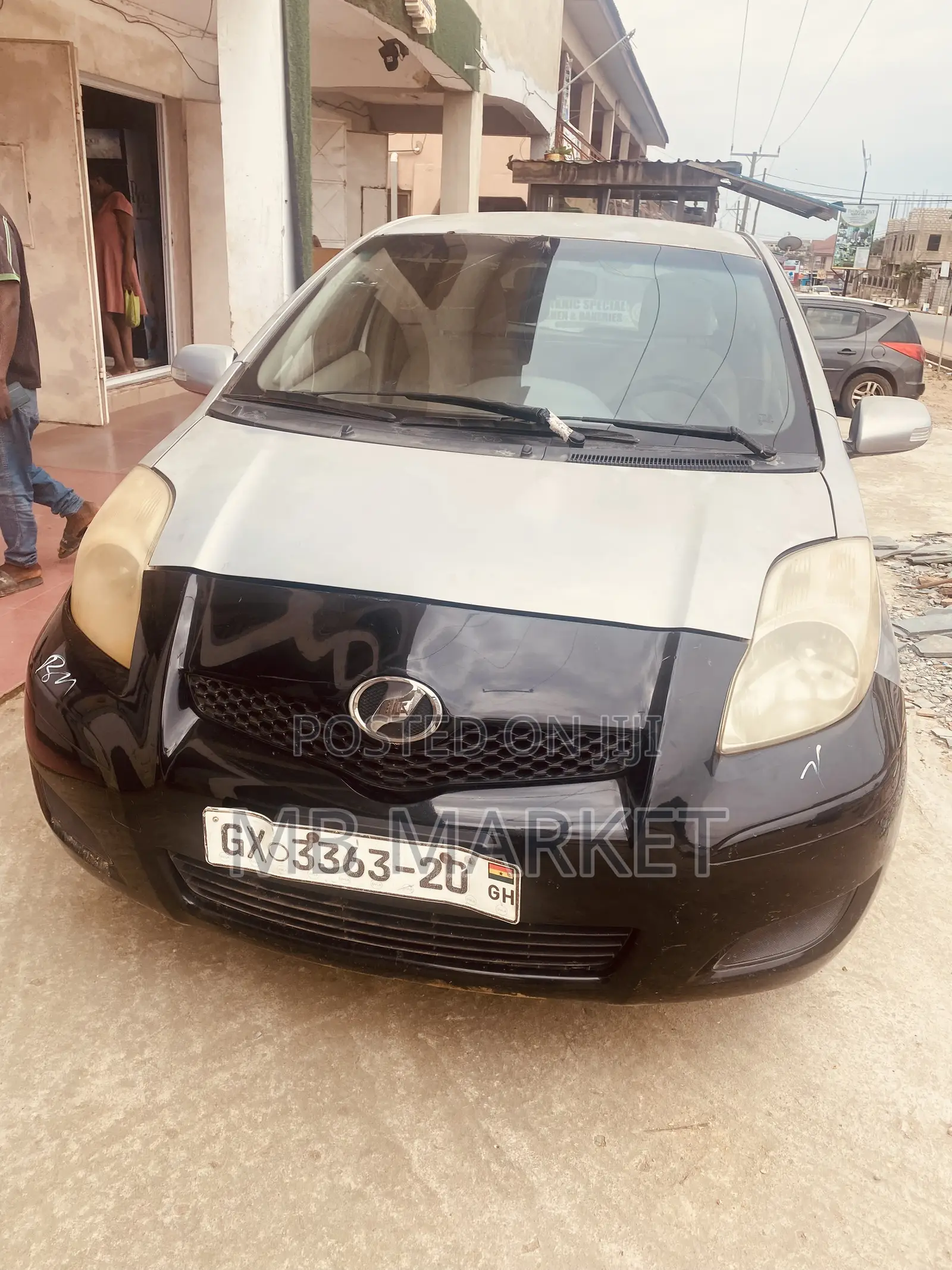 Toyota Vitz 2013 Silver