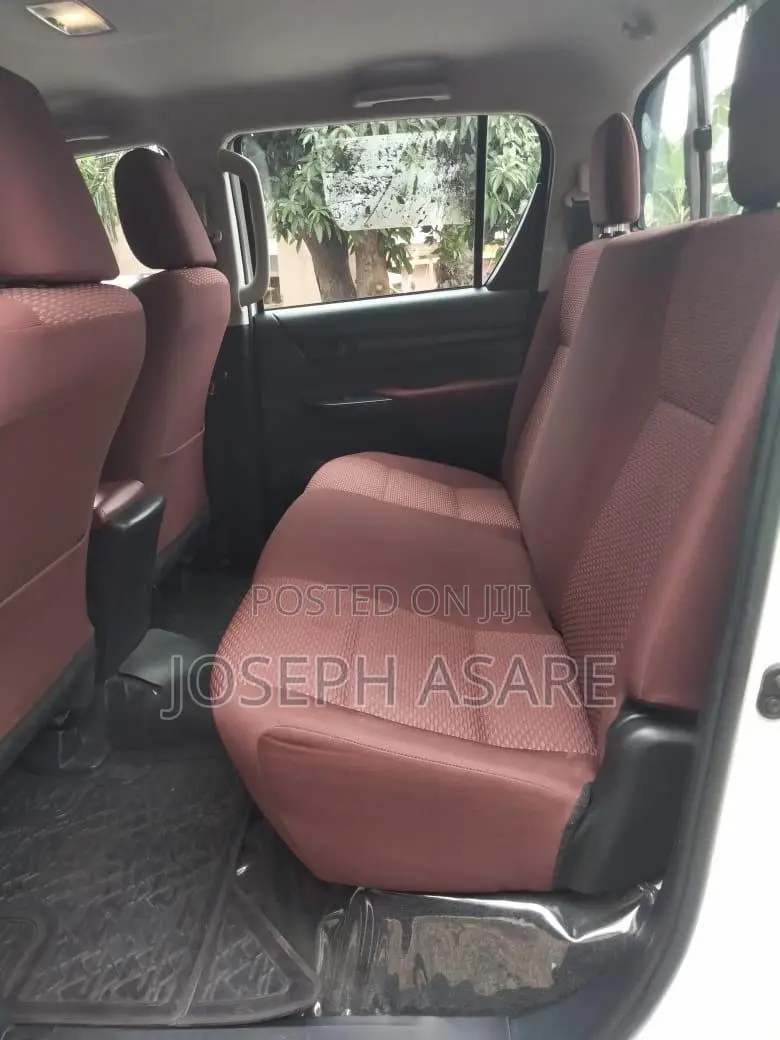 Toyota Hilux 2025 White