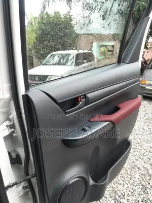 Toyota Hilux 2025 White