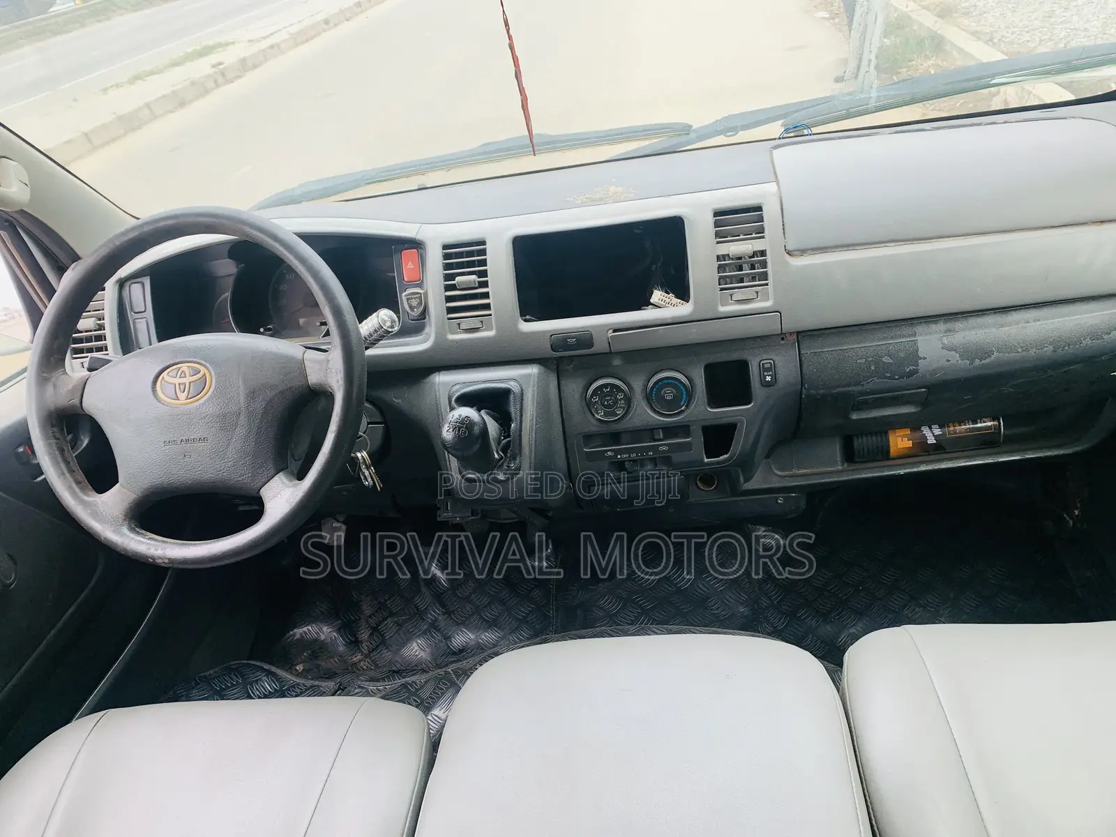 Toyota HiAce 2010 Silver