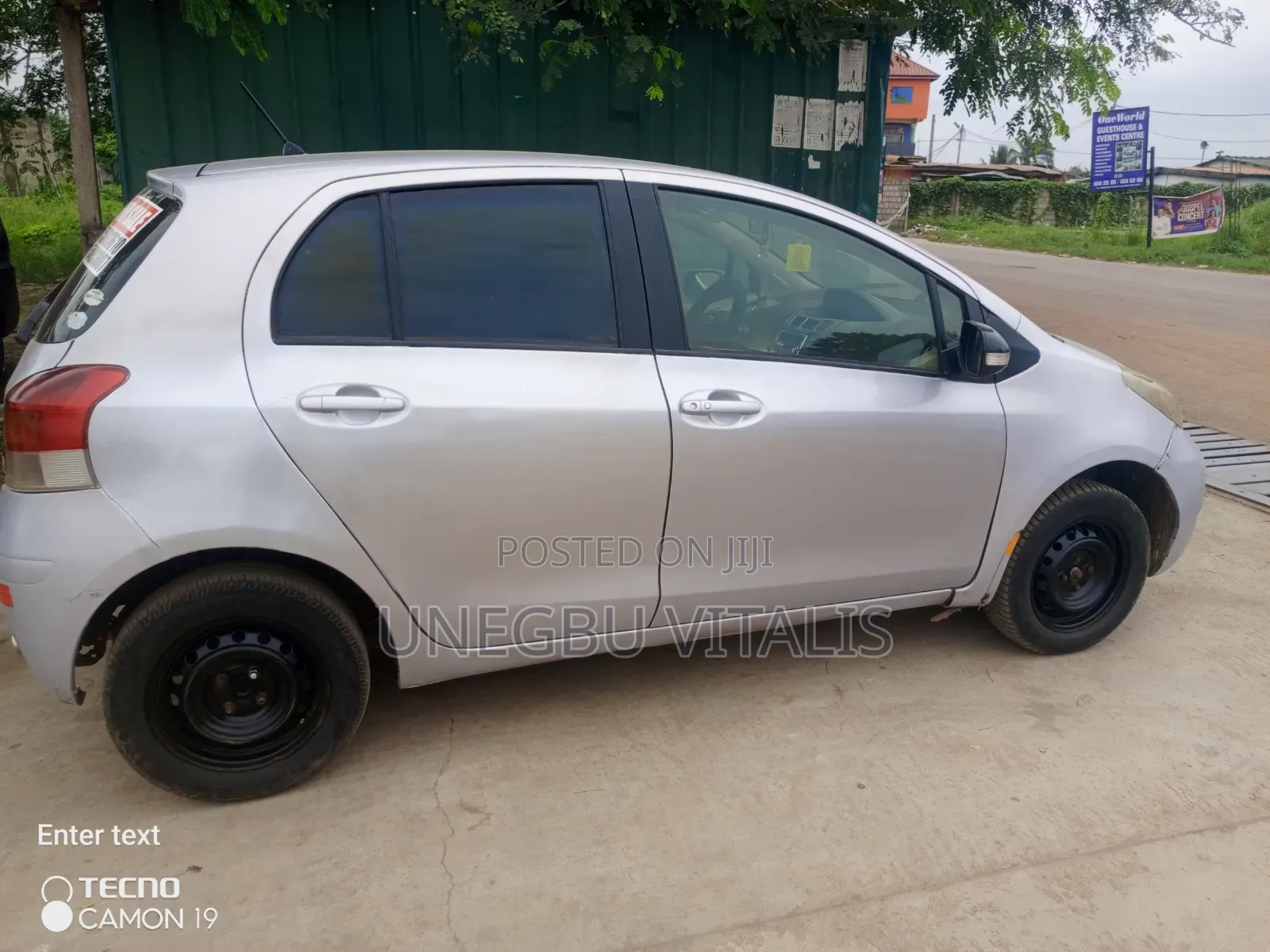 Toyota Vitz 1.3 FWD 5dr 2010 Silver