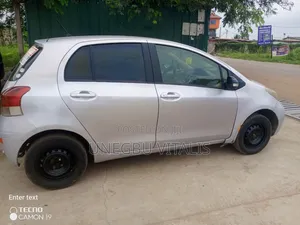 Toyota Vitz 1.3 FWD 5dr 2010 Silver