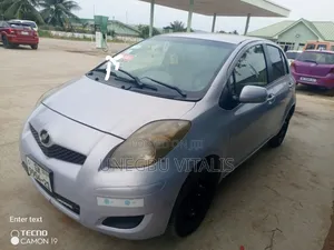 Toyota Vitz 1.3 FWD 5dr 2010 Silver