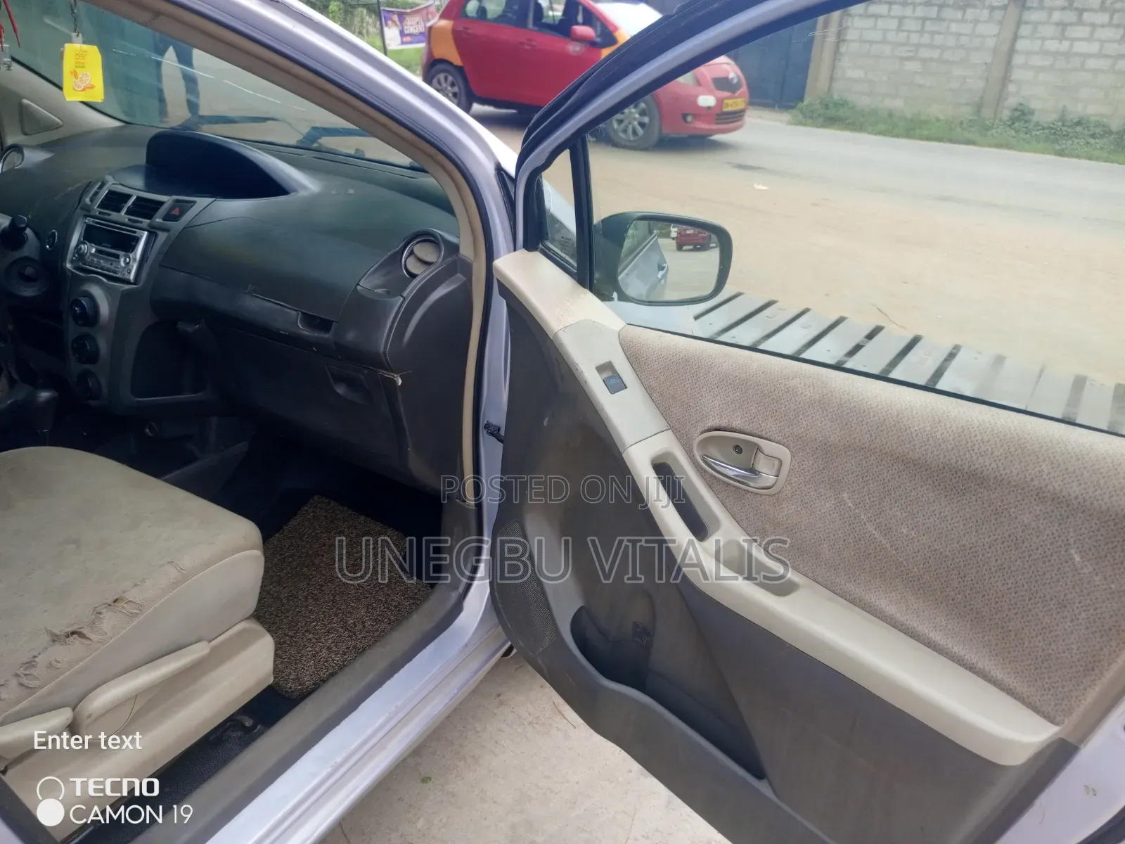 Toyota Vitz 1.3 FWD 5dr 2010 Silver