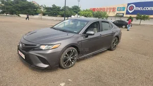 Toyota Camry SE (2.5L 4cyl 8A) 2019 Gray